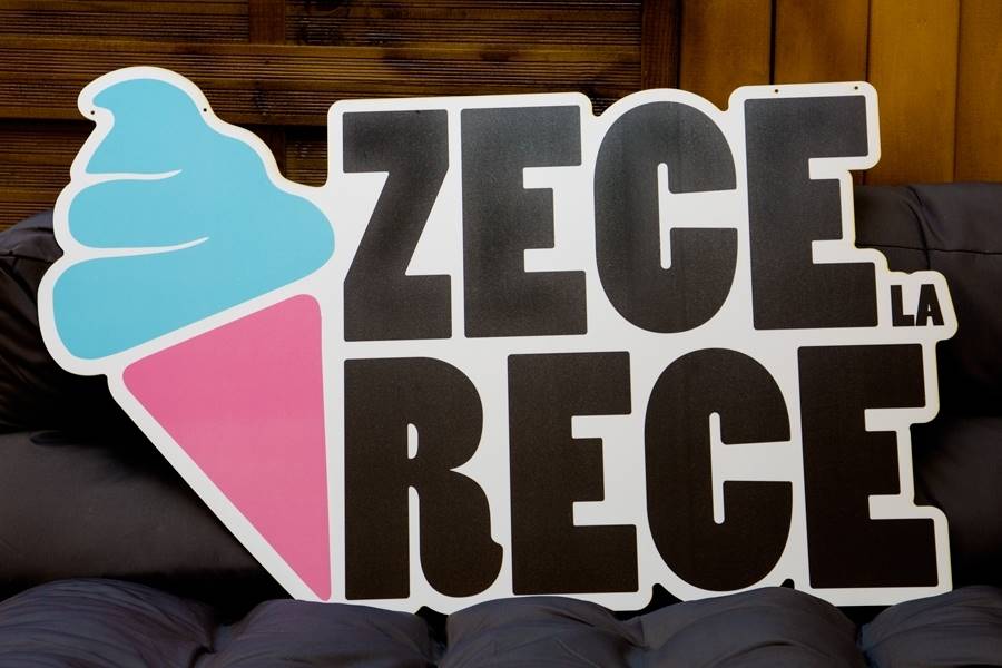 Ceiling Hanger Zece la Rece