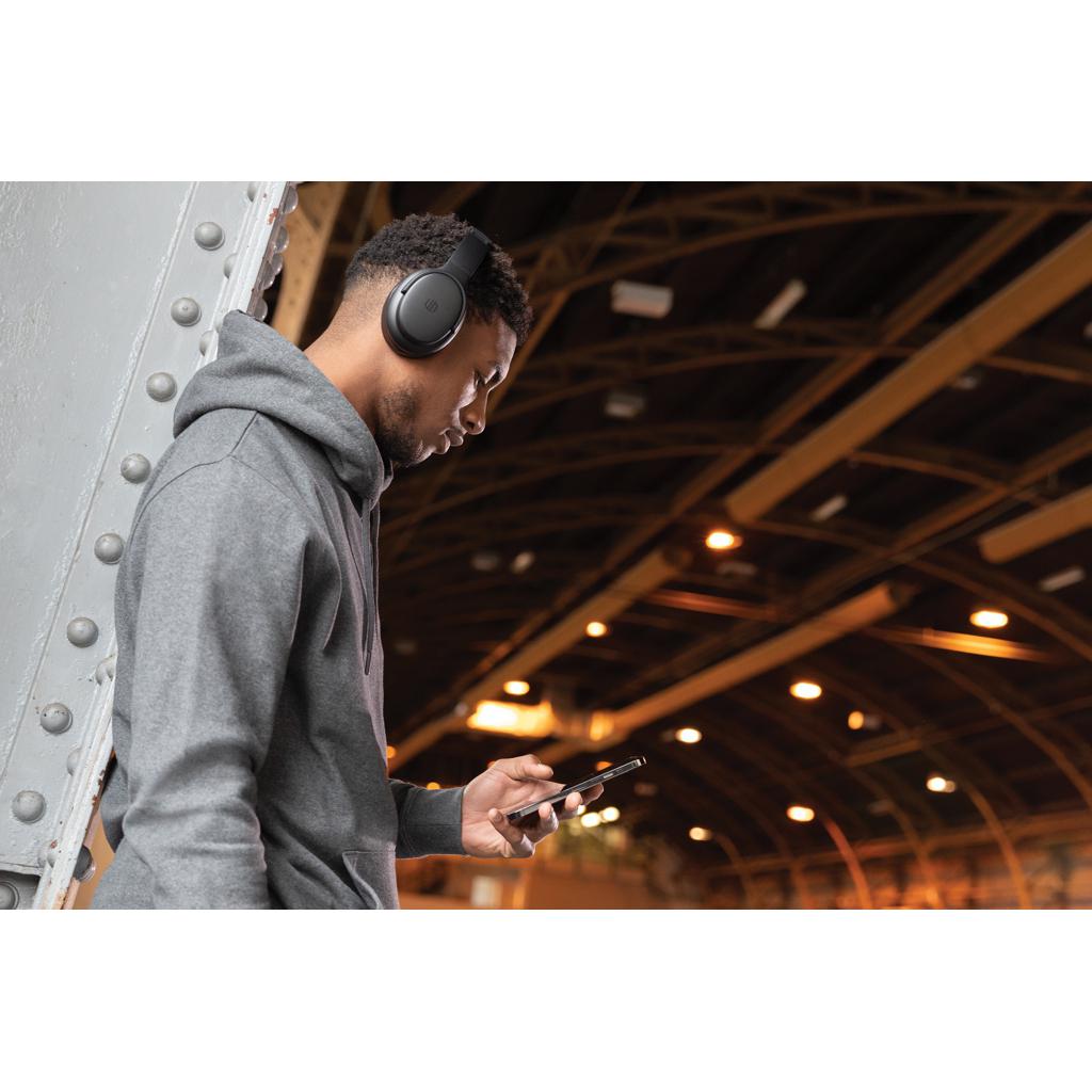 Căști din plastic reciclat RCS Palo Alto Urban Vitamin black