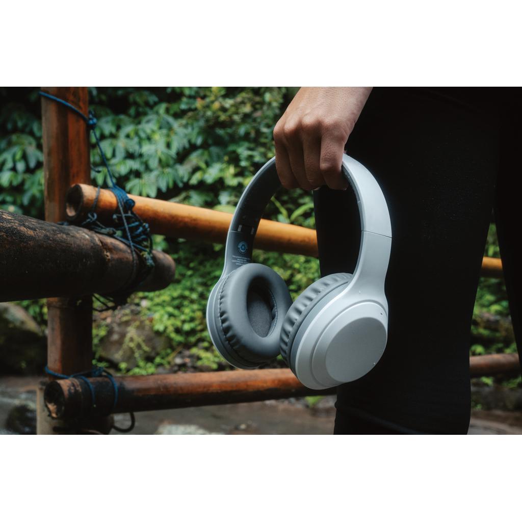 Căști din plastic reciclat conform standardului RCS transparent