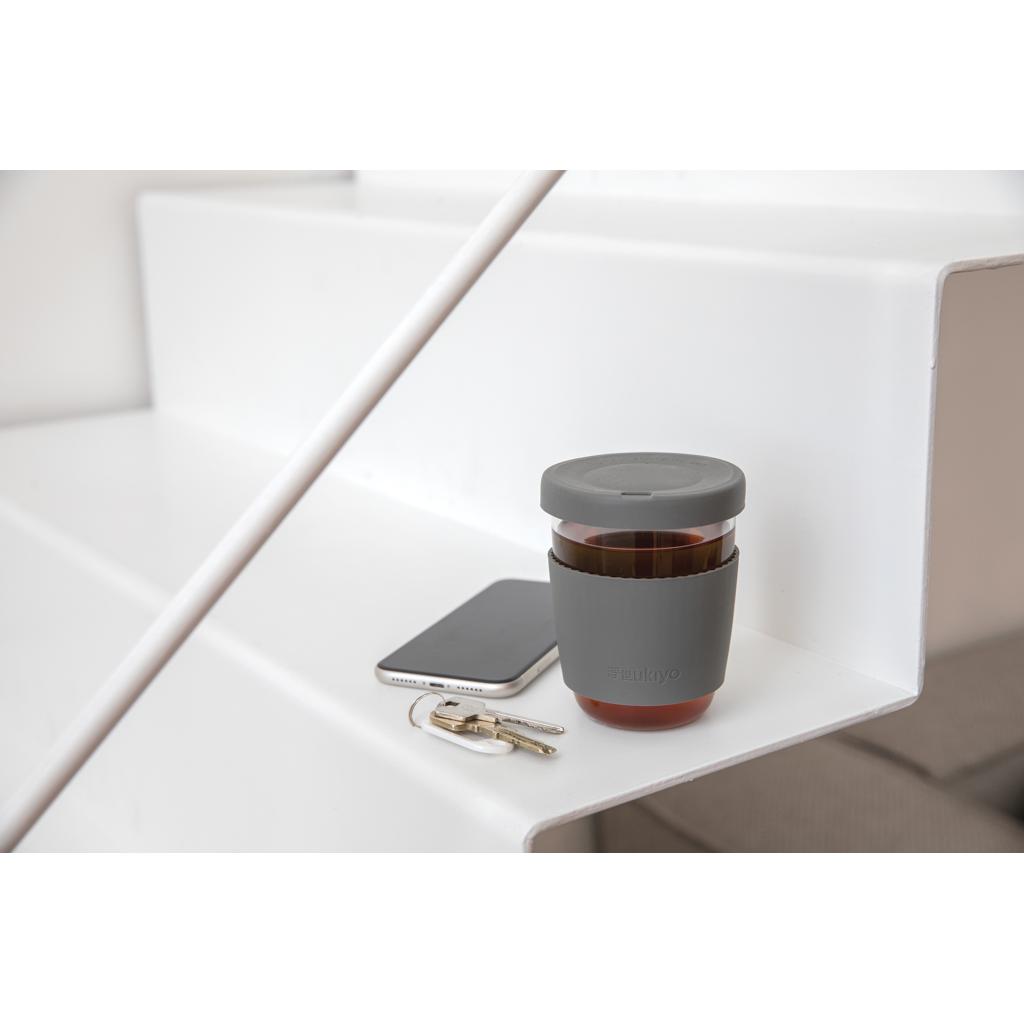 Pahar din sticlă borosilicată cu capac și manșon din silicon Ukiyo  grey
