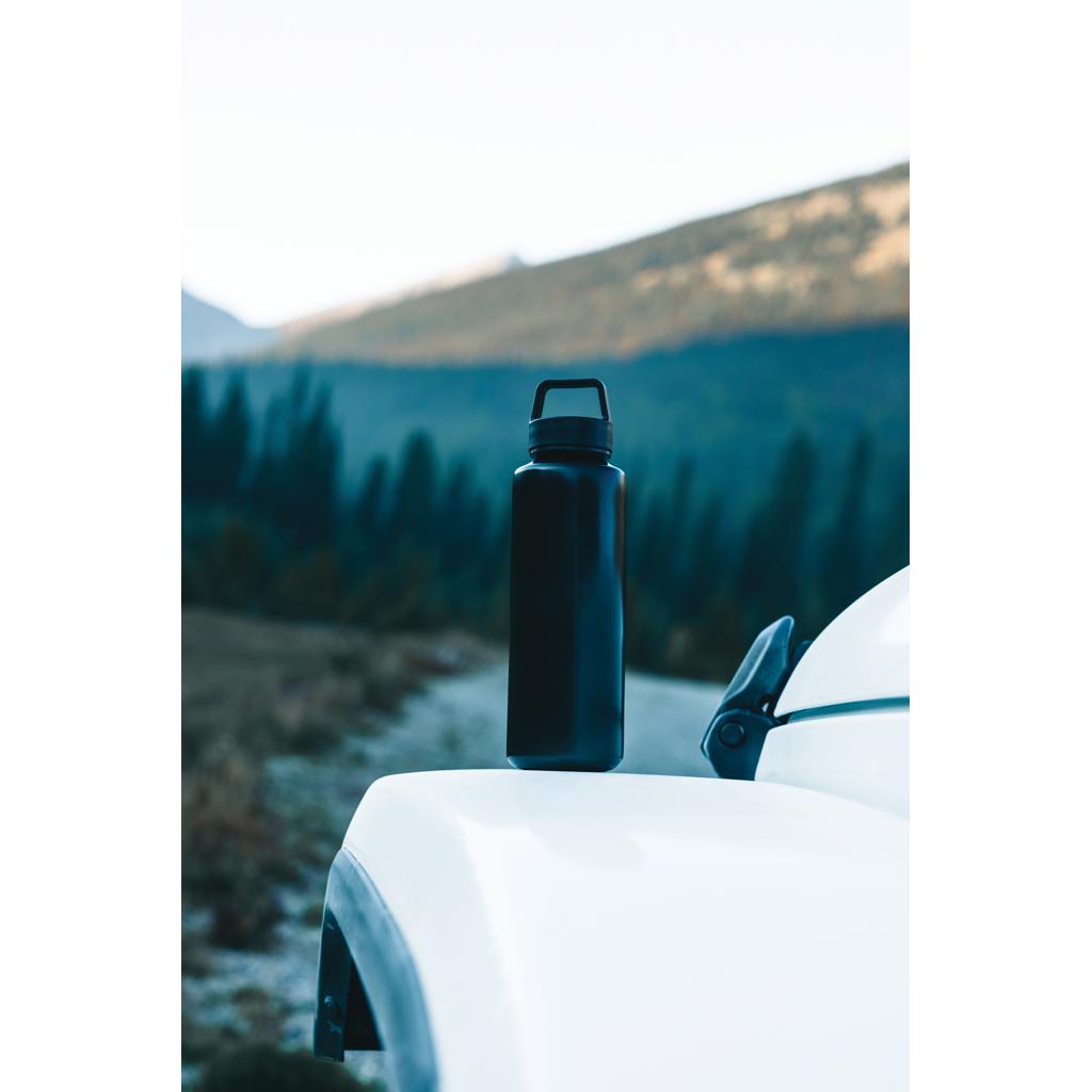 Sticlă de apă din PP reciclat, certificată RCS, cu mâner black