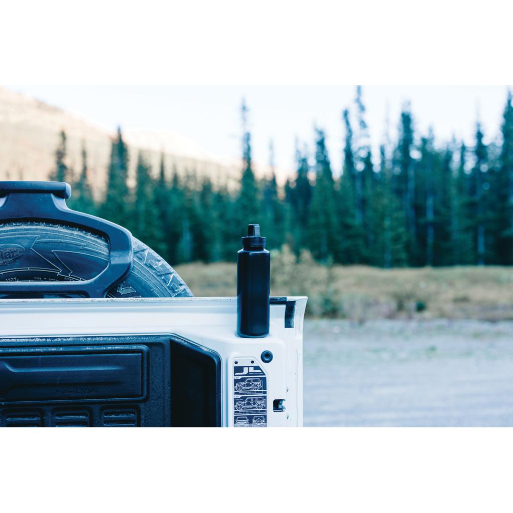 Sticlă de apă din PP reciclat, certificată RCS, cu mâner black