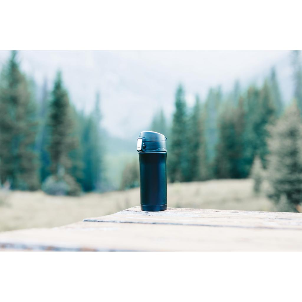 Cană termoizolantă din oțel inoxidabil reciclat RCS, cu sistem de închidere ușoară black