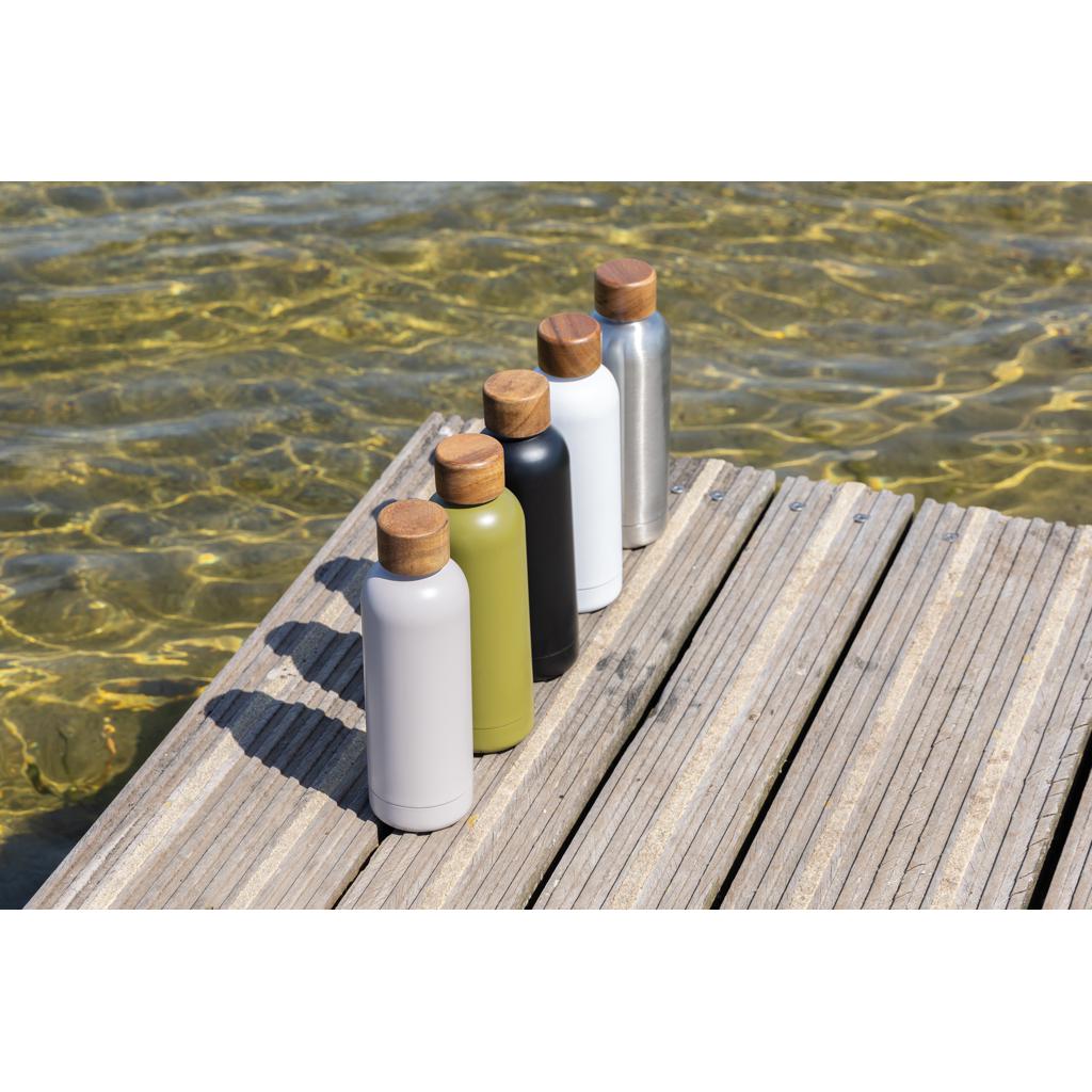 Sticlă termoizolantă din oțel inoxidabil reciclat, certificată RCS Wood transparent