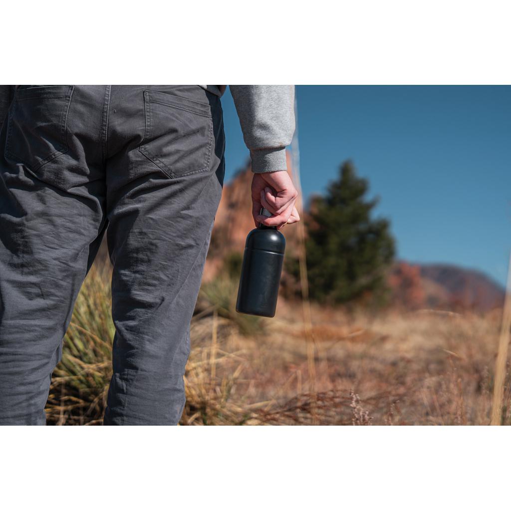 Sticlă pentru băuturi carbogazoase din oțel reciclat, certificată RCS Soda black