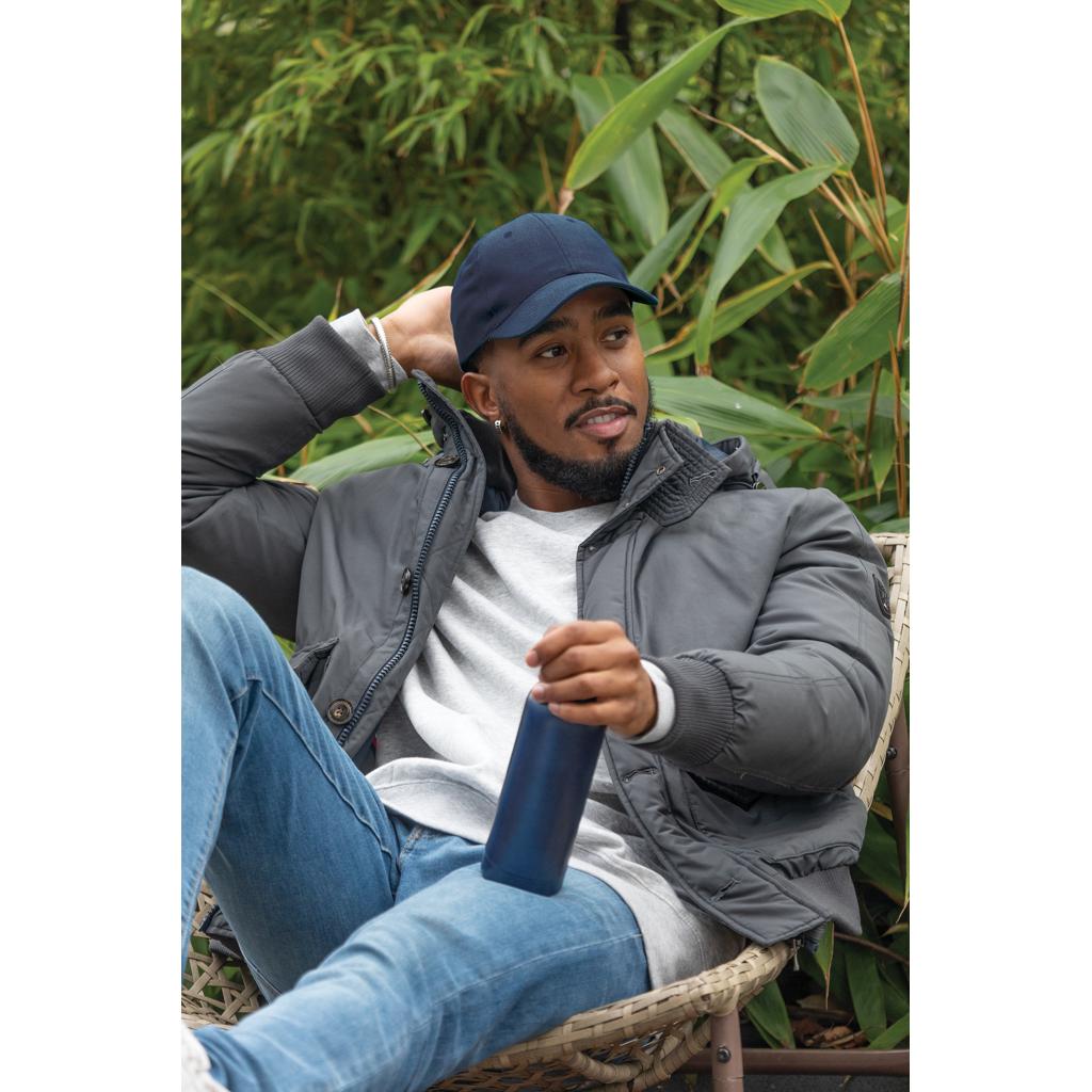 Șapcă cu 6 panouri din bumbac reciclat de 280gr, cu tracer AWARE™Impact navy