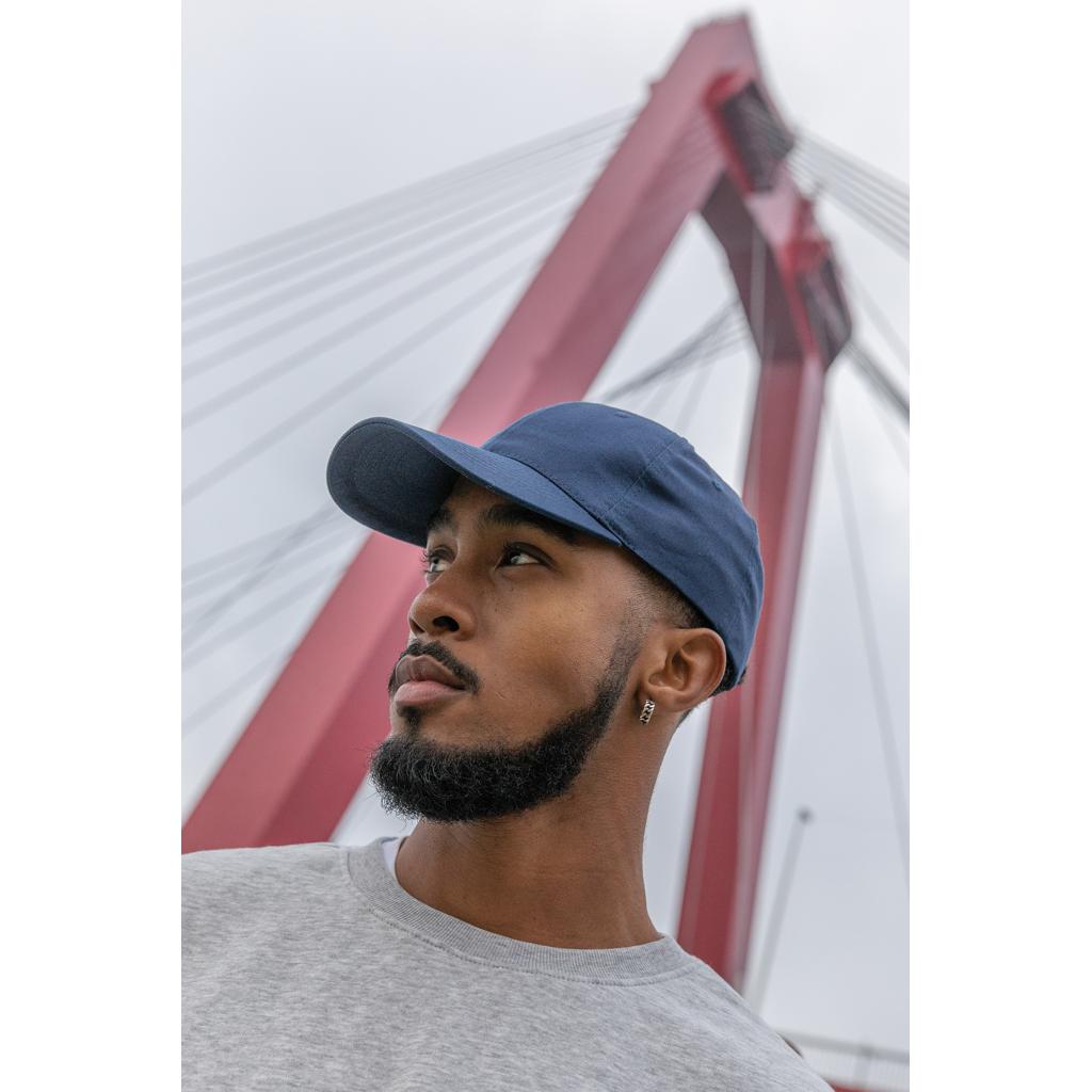 Șapcă cu 6 panouri din bumbac reciclat de 190gr, cu tracer AWARE™ Impact navy