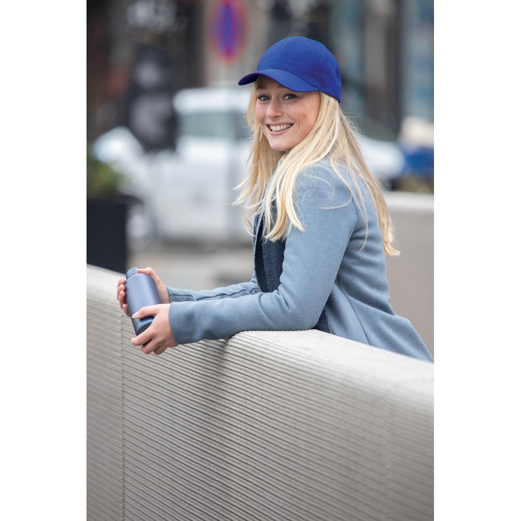 Șapcă cu 6 panouri din bumbac reciclat de 190gr, cu tracer AWARE™ Impact blue