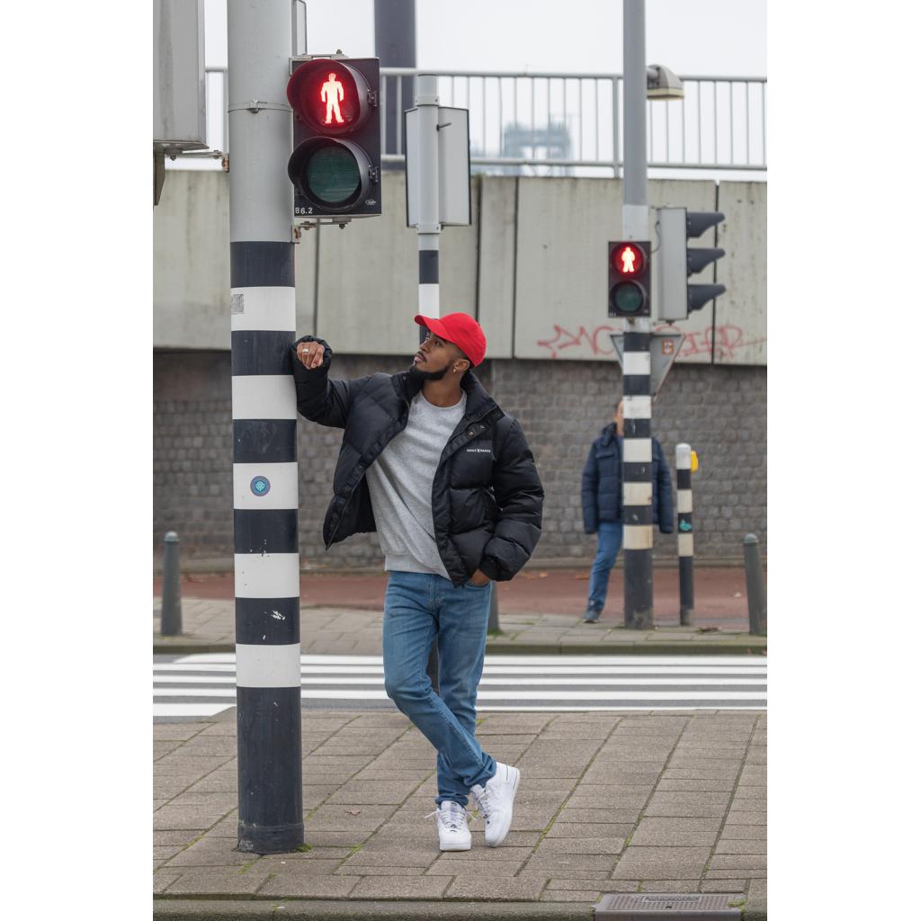 Șapcă cu 6 panouri din bumbac reciclat de 190gr, cu tracer AWARE™ Impact red