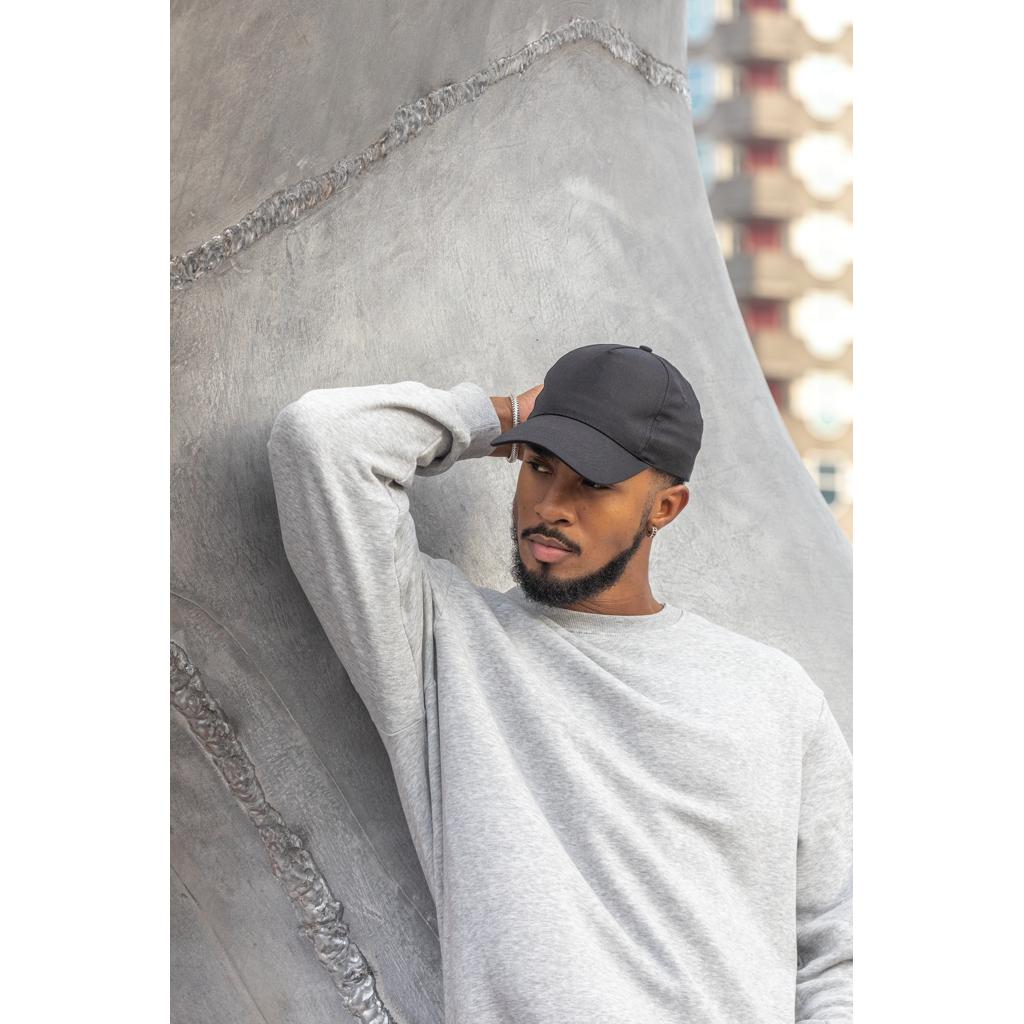 Șapcă cu 5 panouri din bumbac reciclat de 190gr, cu tracer AWARE™ Impact black