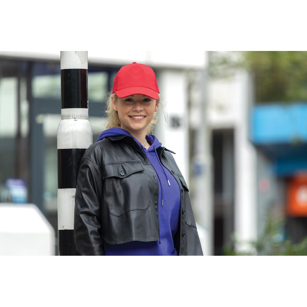 Șapcă trucker din bumbac reciclat periat cu 5 panouri, 190gr Impact AWARE™ red