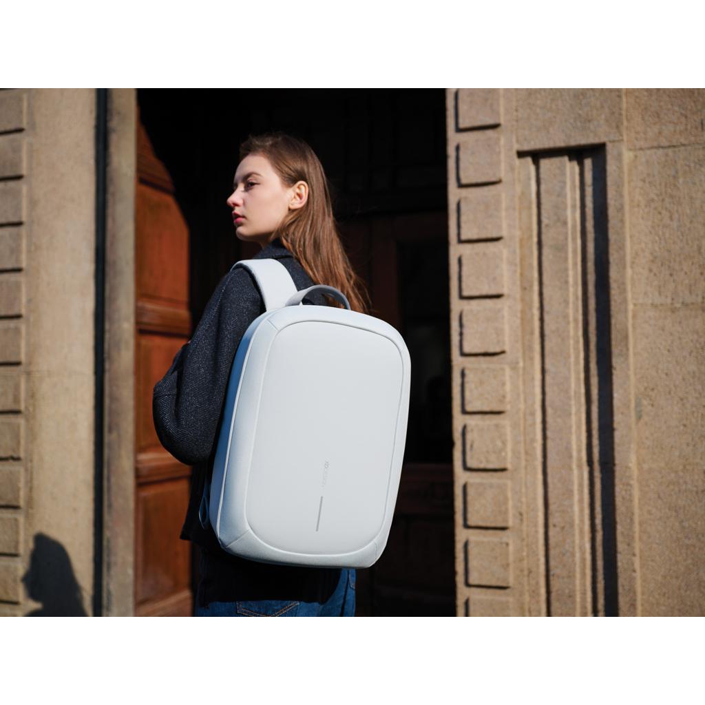 Bobby Edge off white