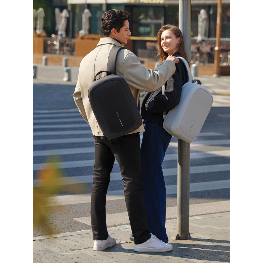 Bobby Edge off white