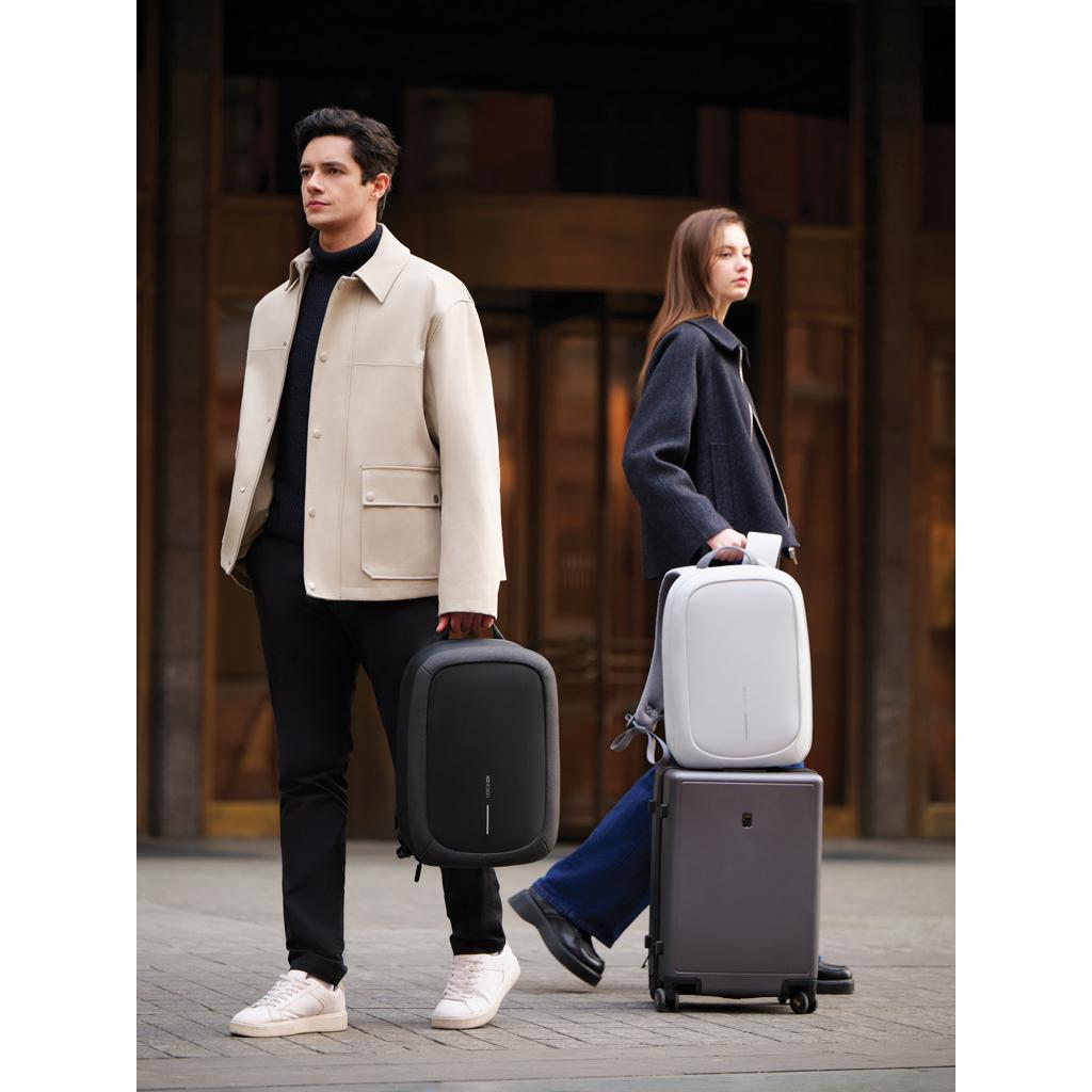 Bobby Edge off white