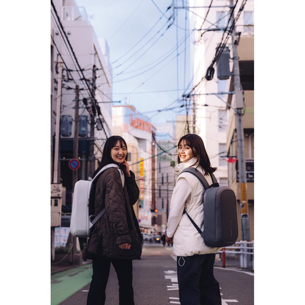 Bobby Edge off white