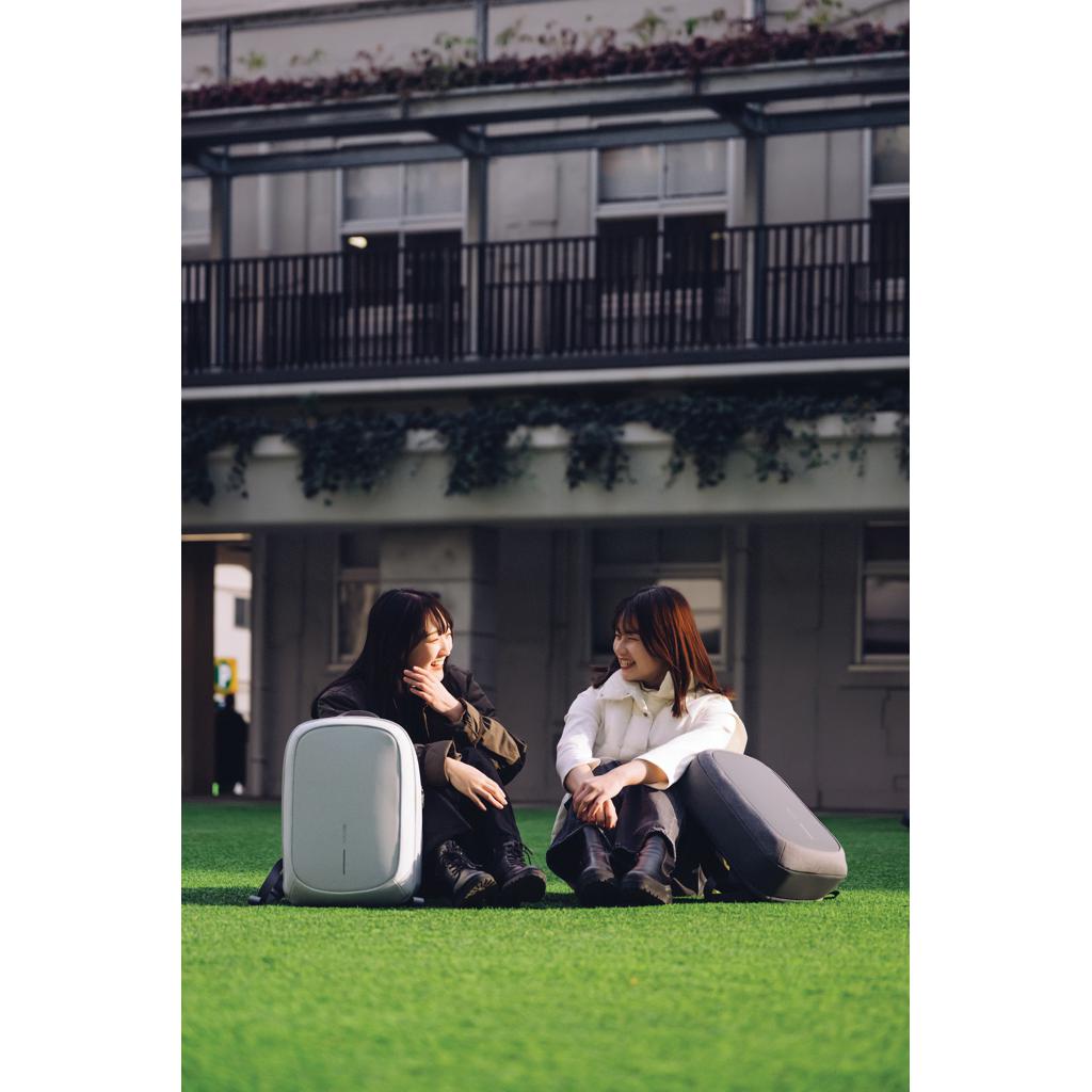 Bobby Edge off white