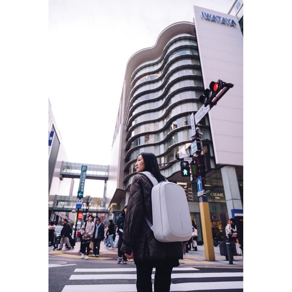 Bobby Edge off white