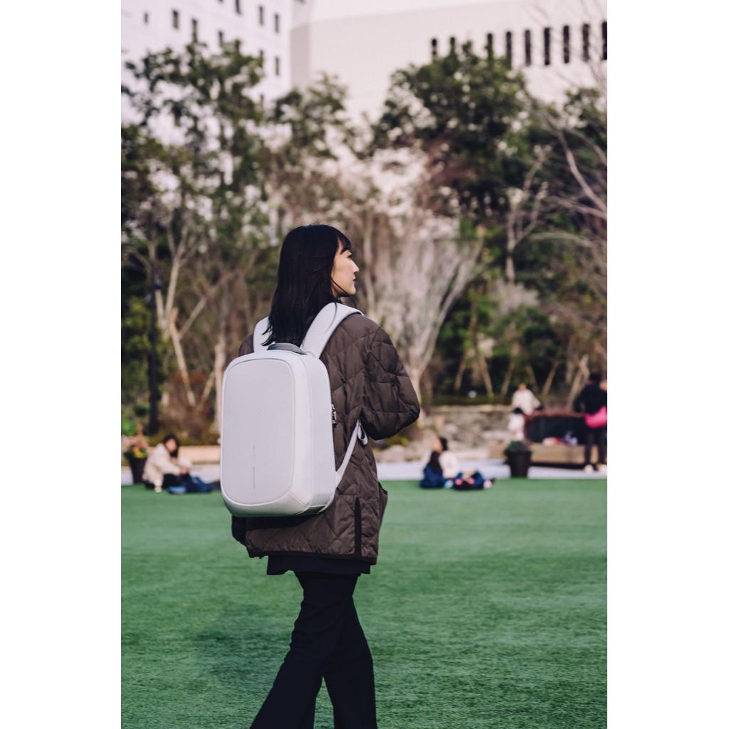 Bobby Edge off white