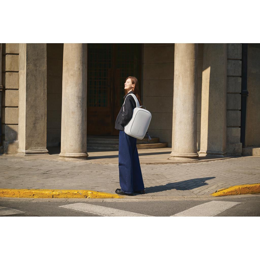 Bobby Edge off white