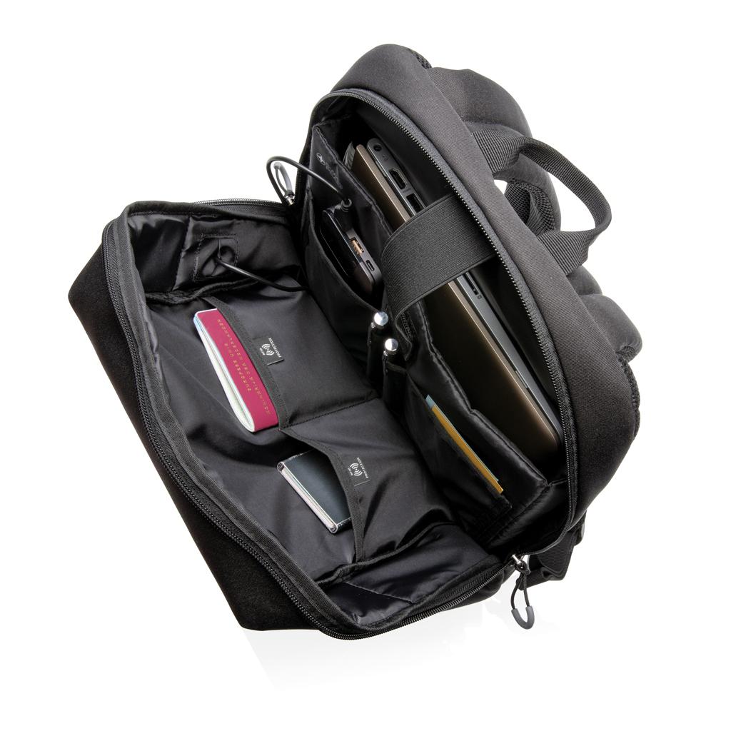 Rucsac pentru laptop cu protecție RFID și port USB A Swiss Peak AWARE™ black
