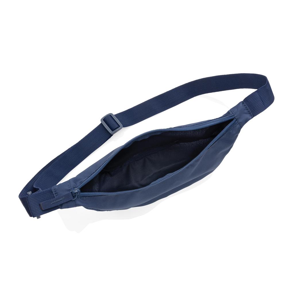 Geantă tip sling în formă de semilună Crescent AWARE™ RPET navy