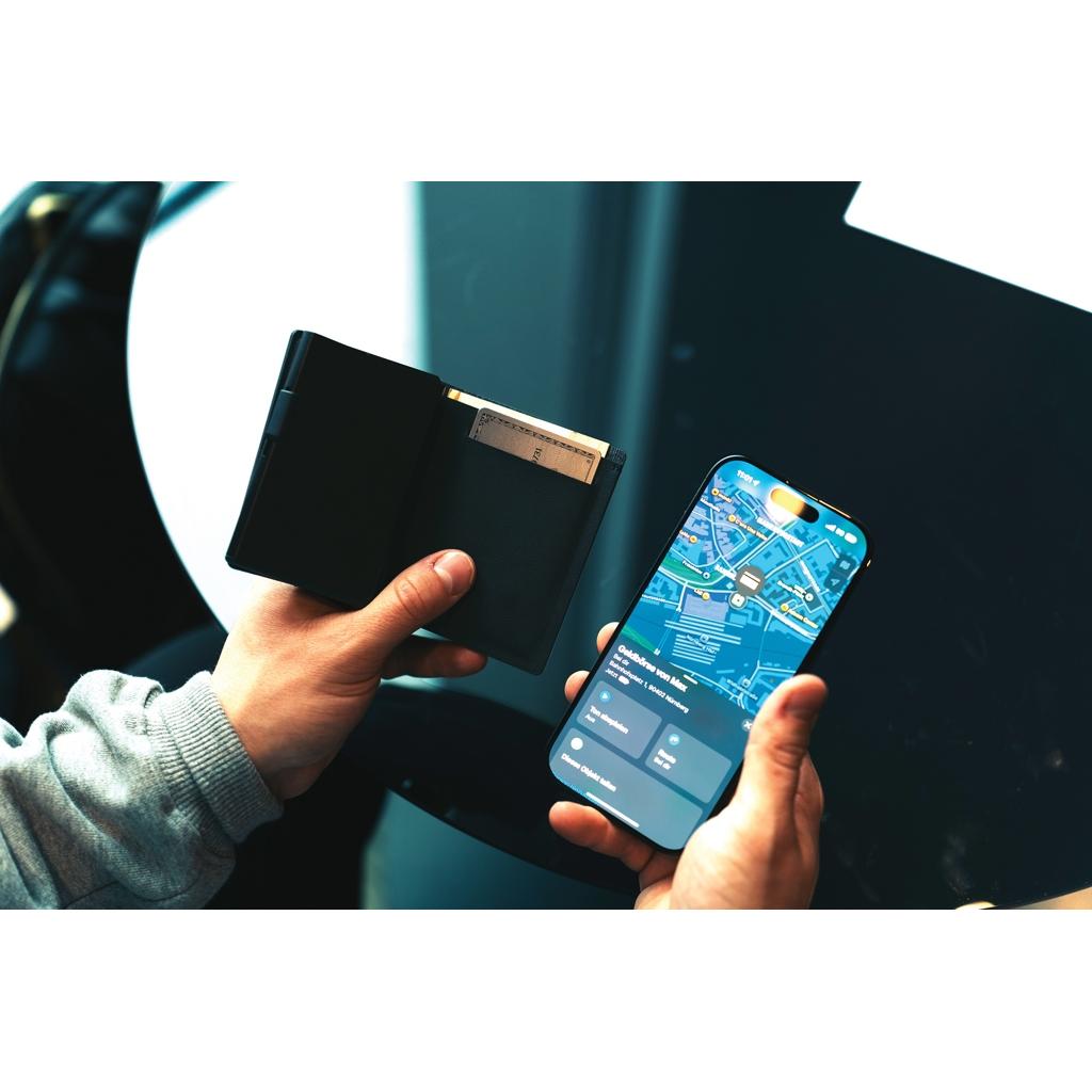 Seekcard RCS rpolyester card wallet with worldwide locating black