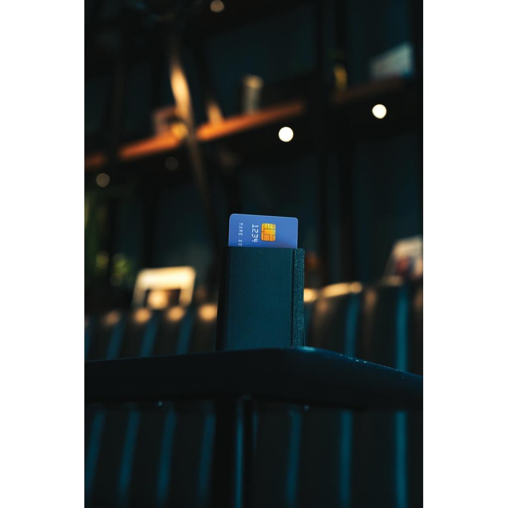 Seekcard RCS rpolyester card wallet with worldwide locating black