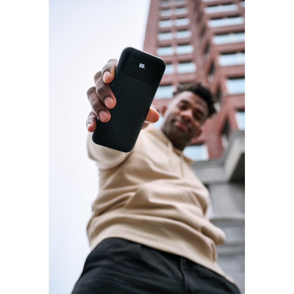 Turbopack RCS rplastic powerbank 10.000 integrated cables black