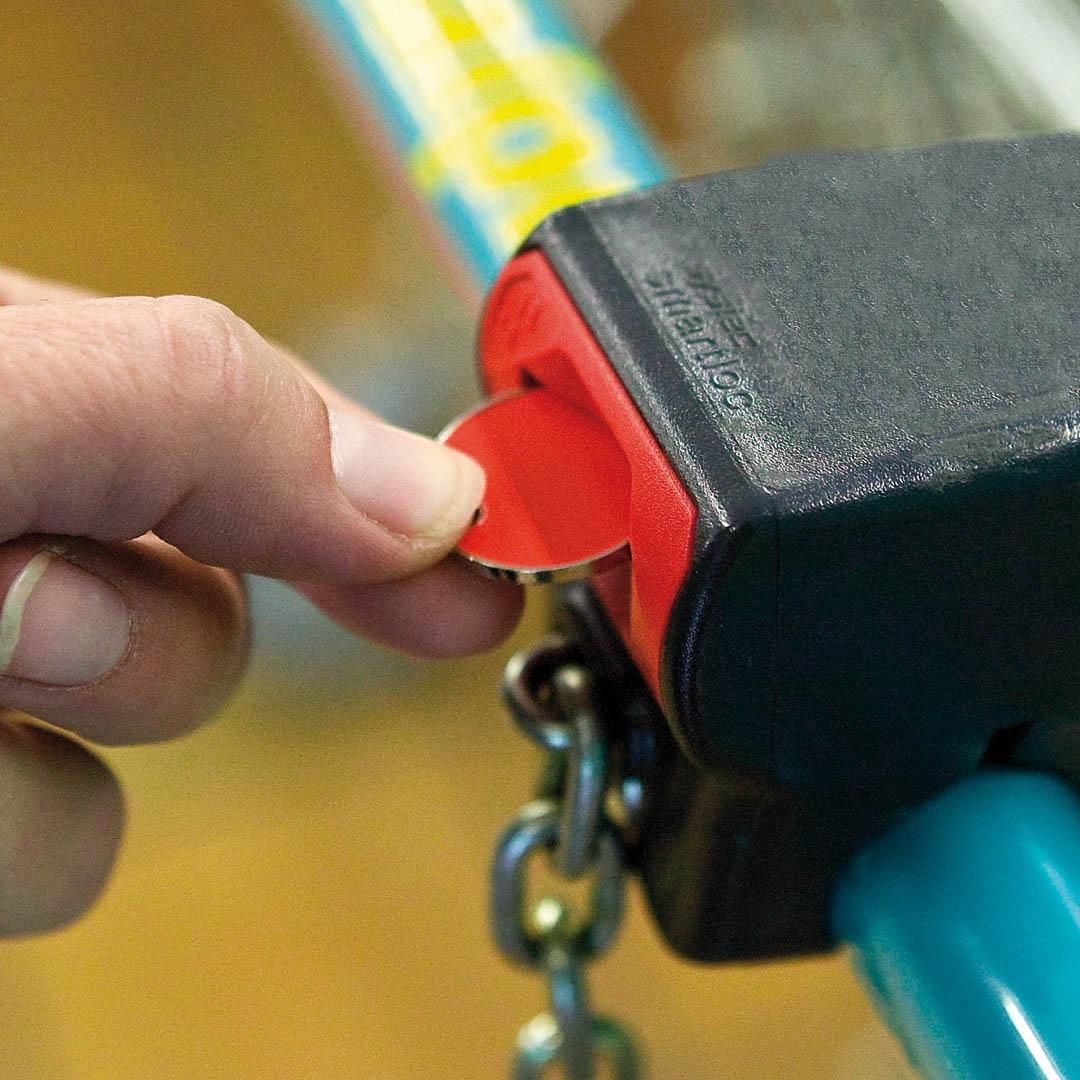 Breloc cu jeton cărucior Euromarket fucsia