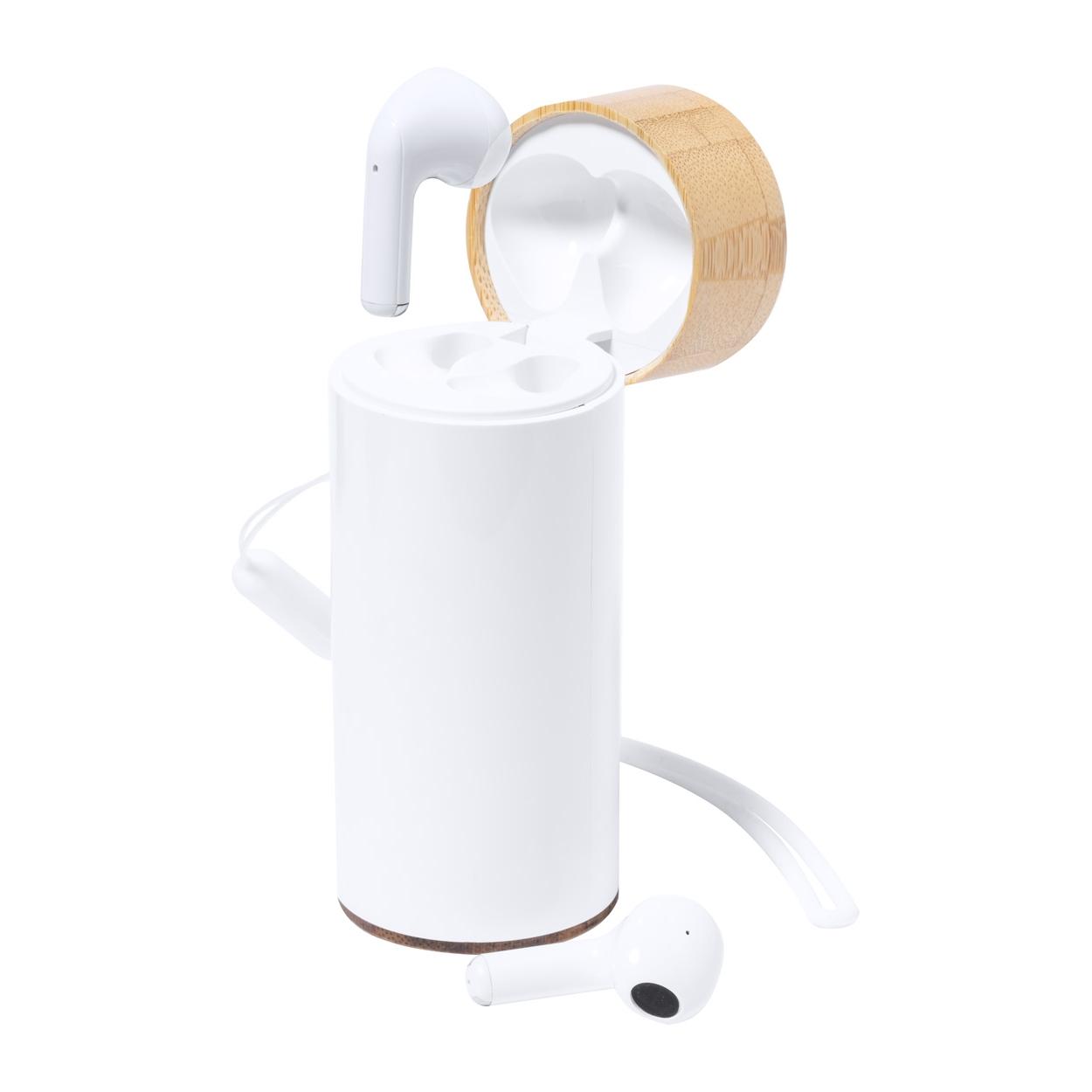 Power bank și căști bluetooth Lac natural