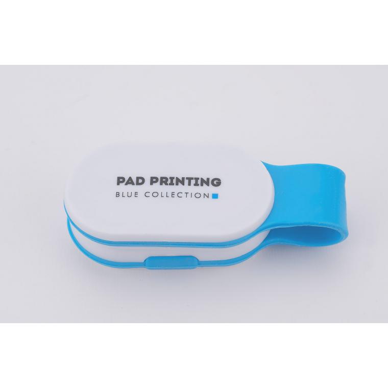 Lanternă LED cu un magnet CLIPSY albastru deschis