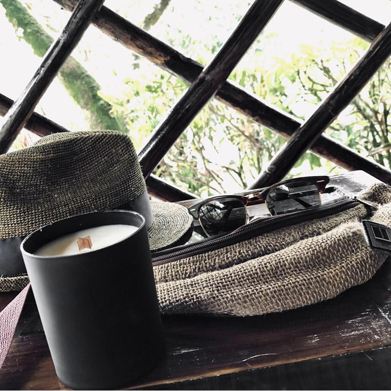 Lumânare din ceară de soia 220g - Black Pomegranate - VERA YOUNG Negru