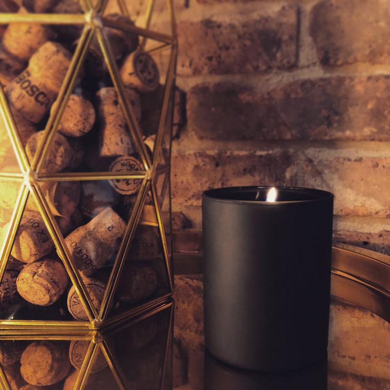 Lumânare din ceară de soia 220g - Black Pomegranate - VERA YOUNG Negru