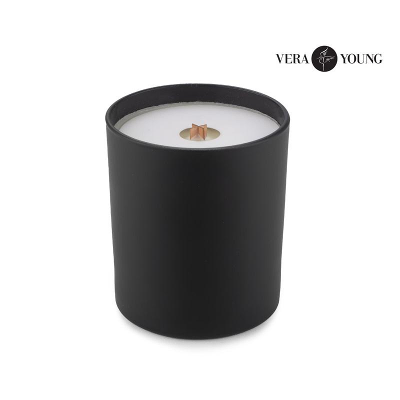 Lumânare din ceară de soia 220g - Norwegian Woods  - VERA YOUNG Negru