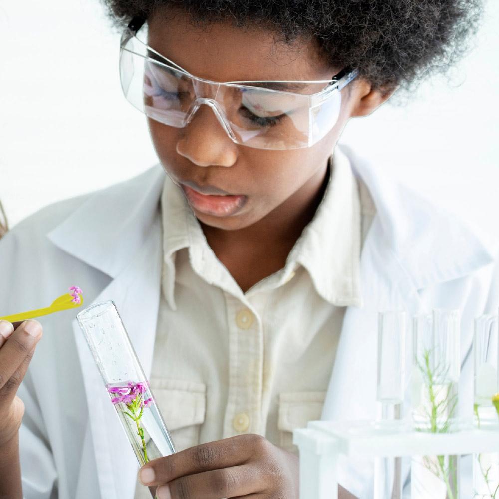 Perfume & Soap Factory Kit III. Joc educațional furnizat cu o pungă cadou din hârtie kraft (115 g/m²) Natural