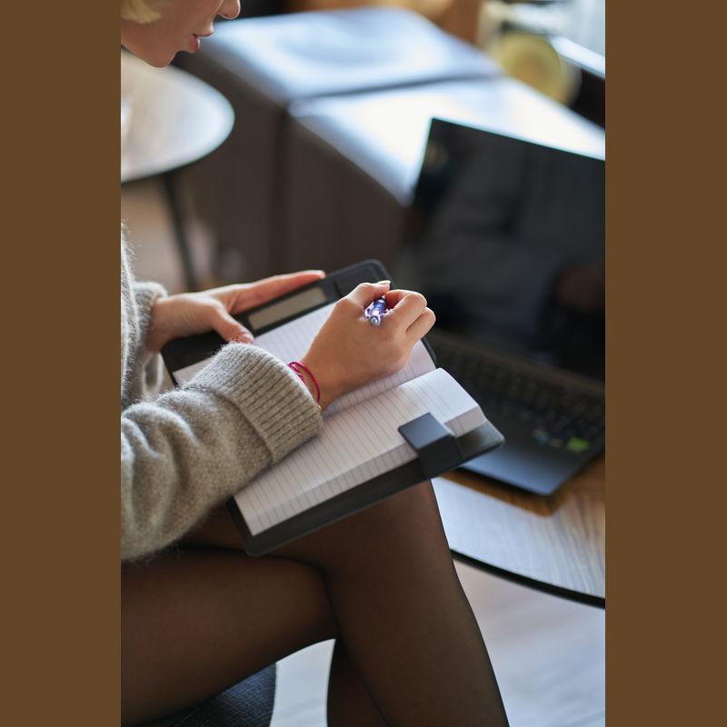 Mapă A5 cu powerbank Negru