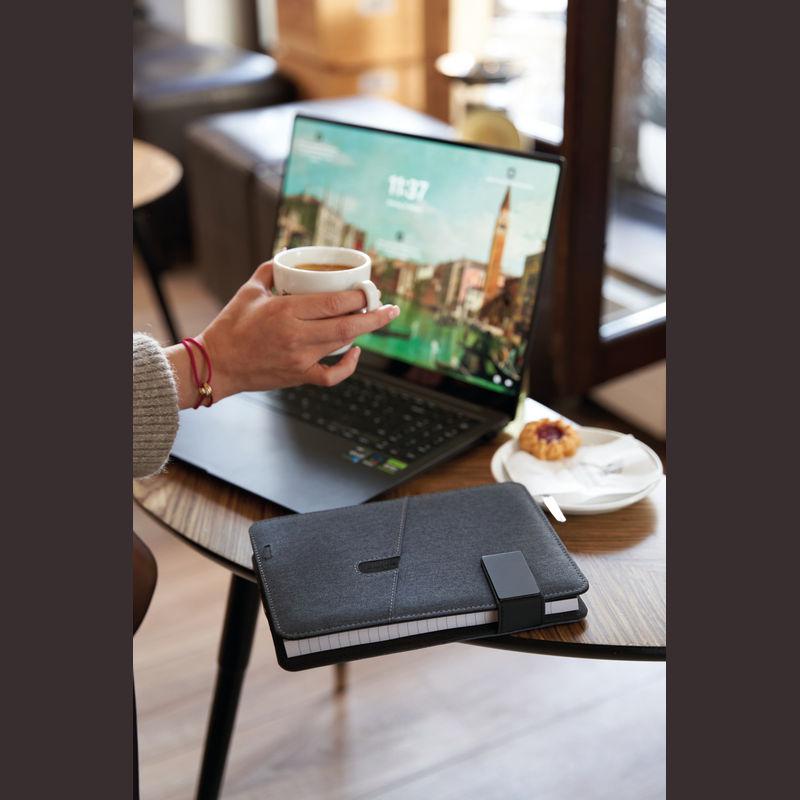 Mapă A5 cu powerbank Negru