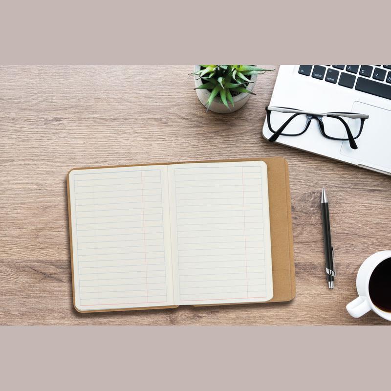 Caiet 120 pagini închidere cu elastic Maro