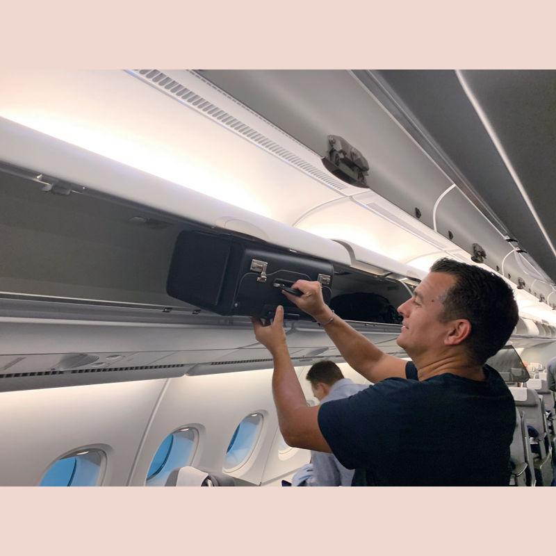 Servietă cu roţi Negru