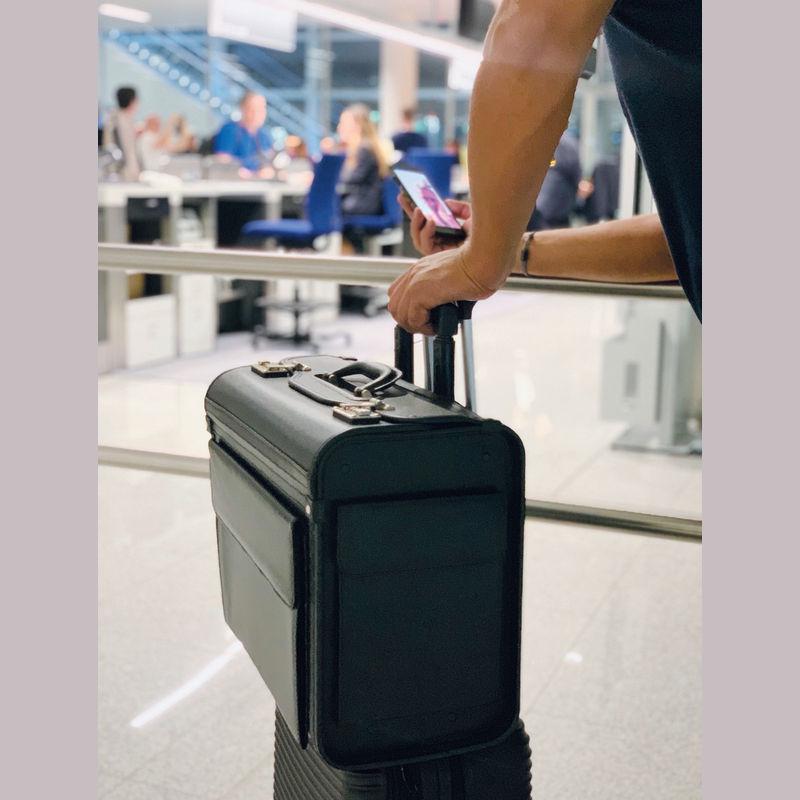 Servietă cu roţi Negru