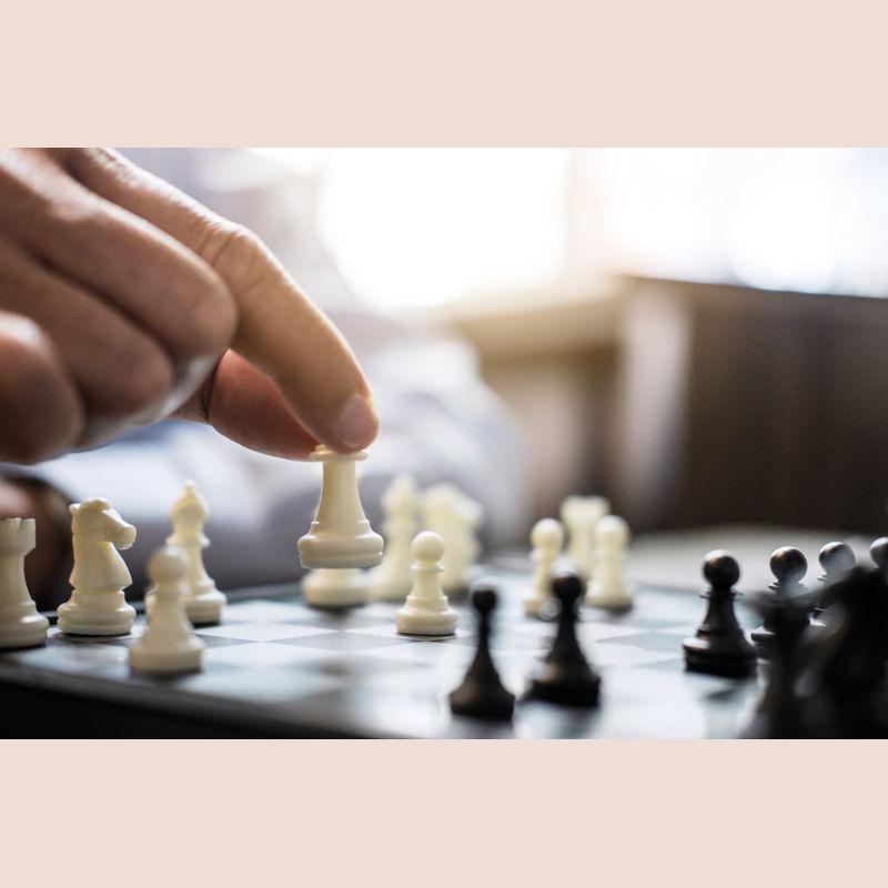 Set vin lux cu joc şah Maro