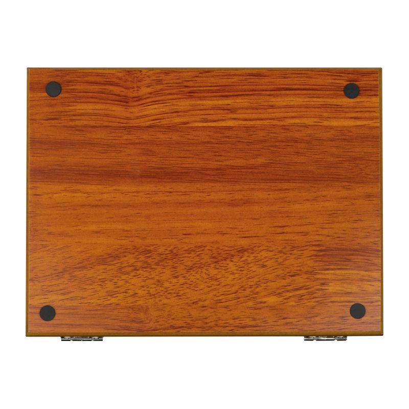 Set şah, cărţi de joc, sticlă plată și pahare Maro