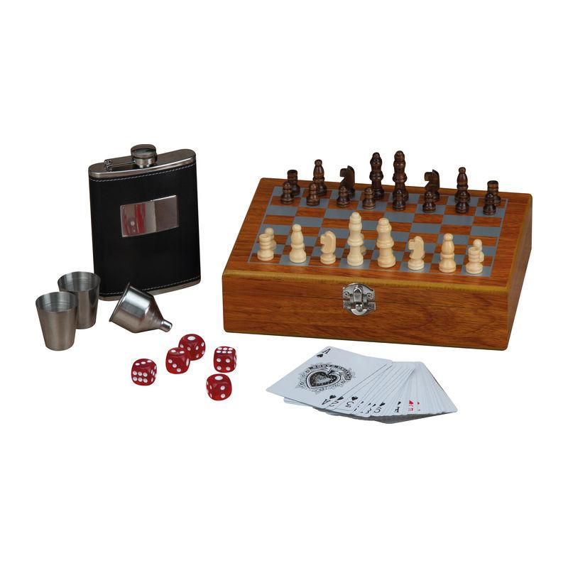 Set şah, cărţi de joc, sticlă plată și pahare Maro