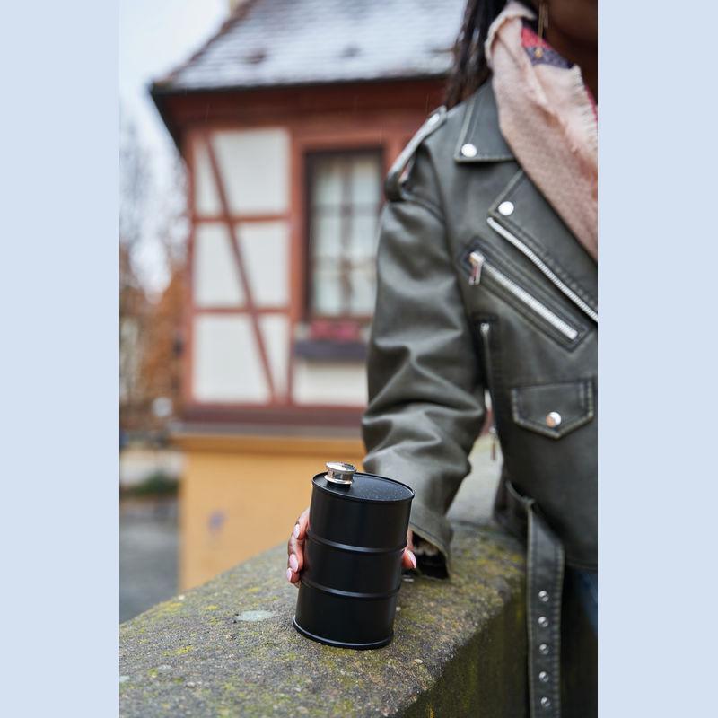 Recipient din inox în formă de butoi Negru
