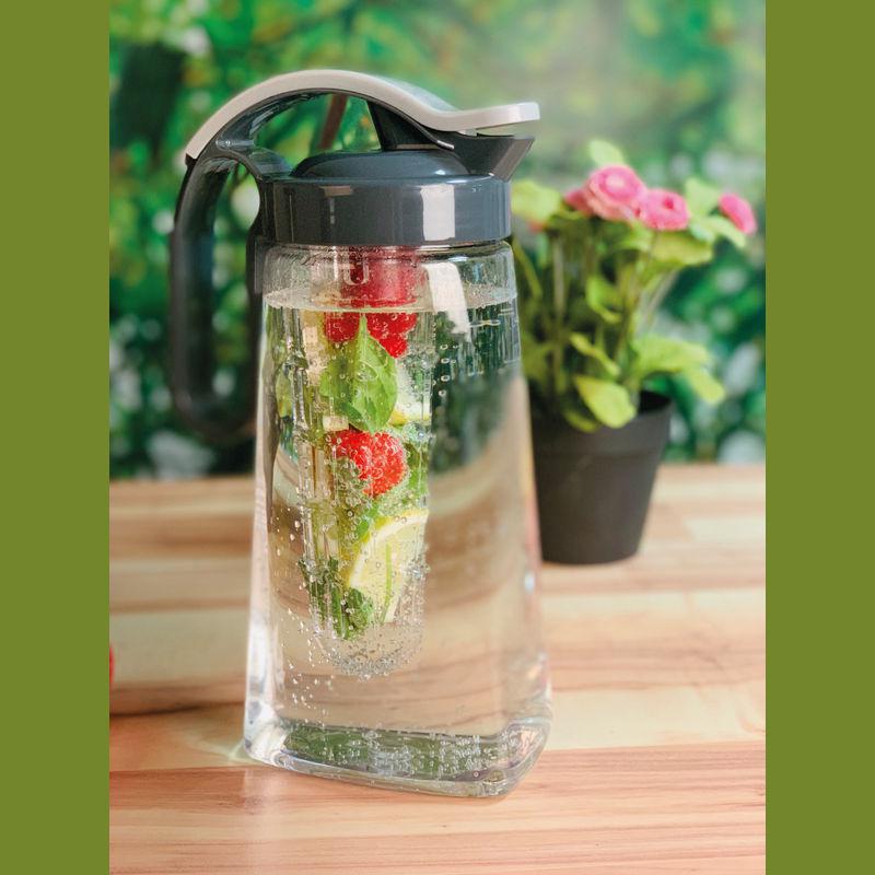 Recipient din plastic cu infuzor pentru fructe 1800 ml Gri-Argintiu
