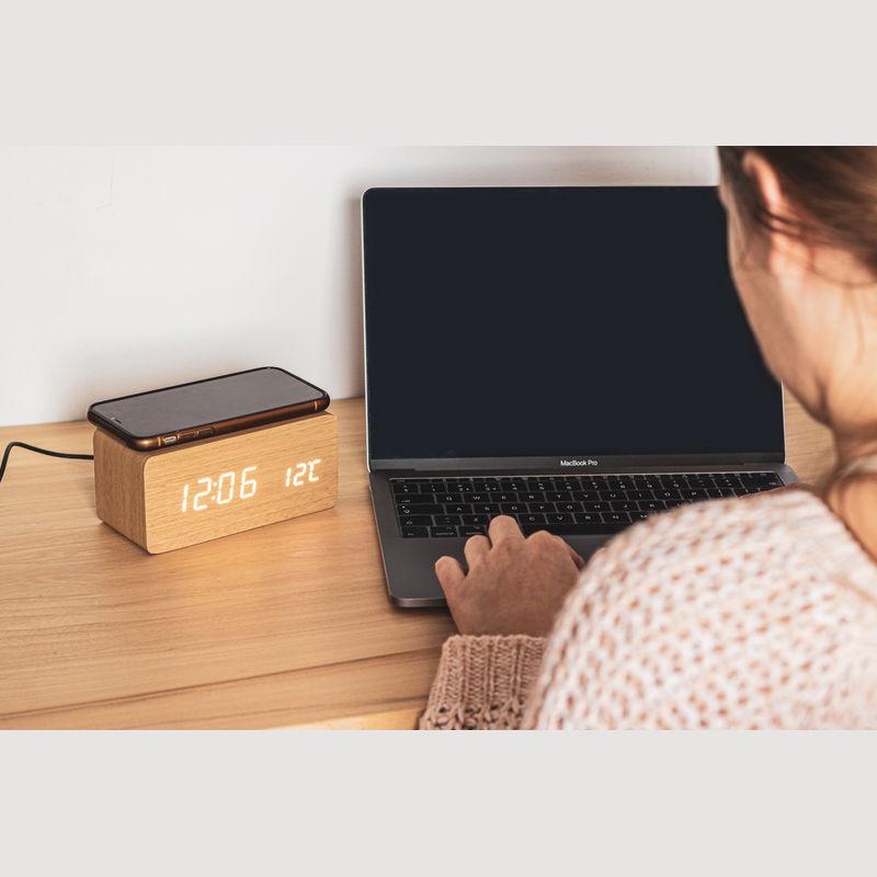Ceas din lemn, cu încărcător wireless Beige