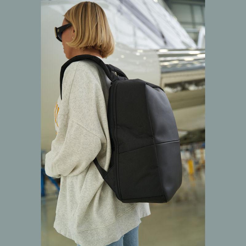 Rucsac cu port USB Negru