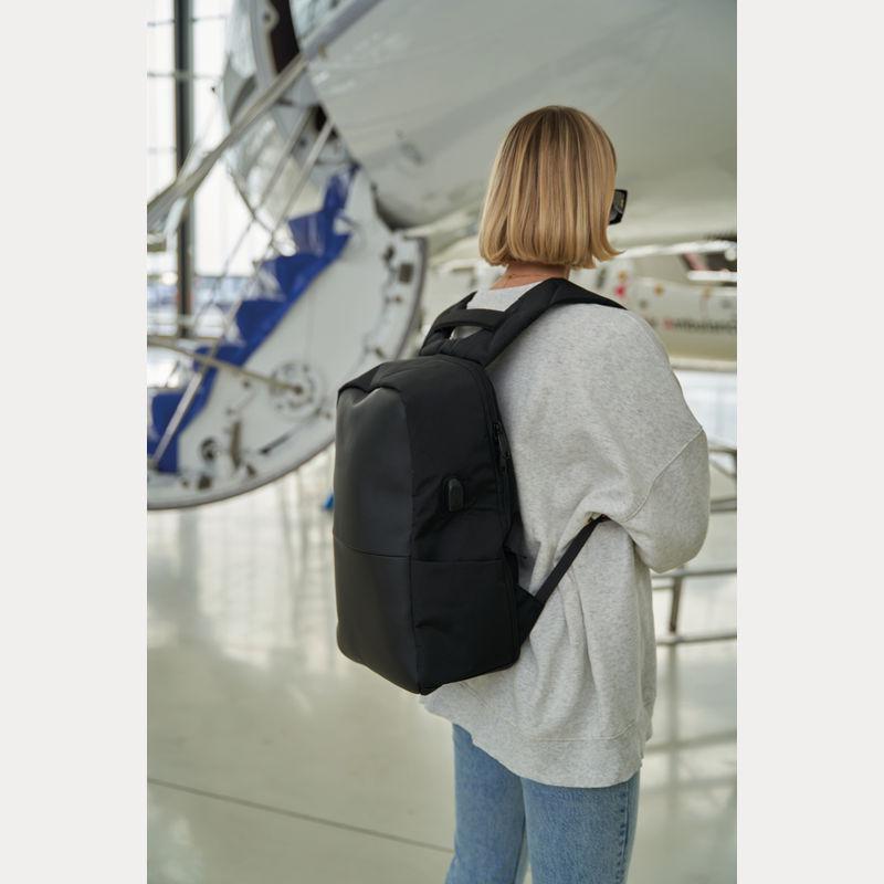 Rucsac cu port USB Negru