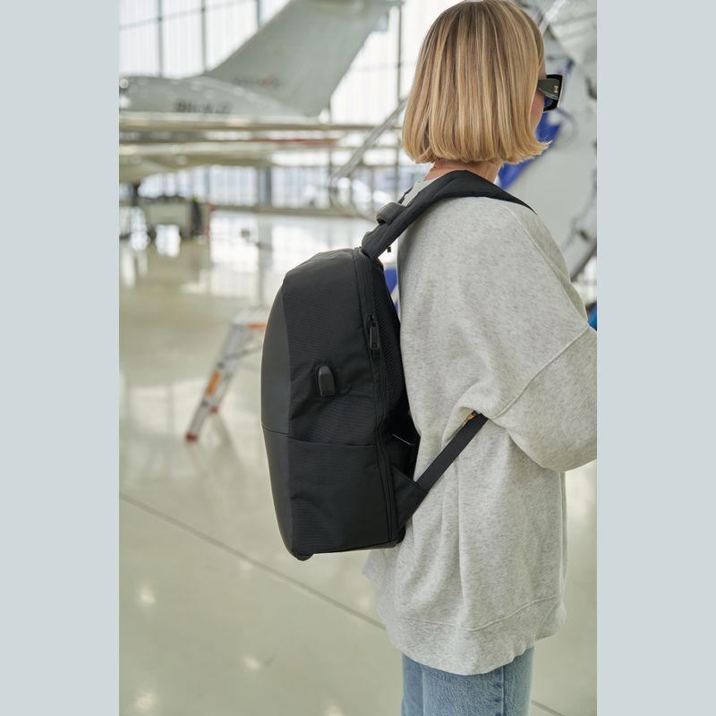 Rucsac cu port USB Negru
