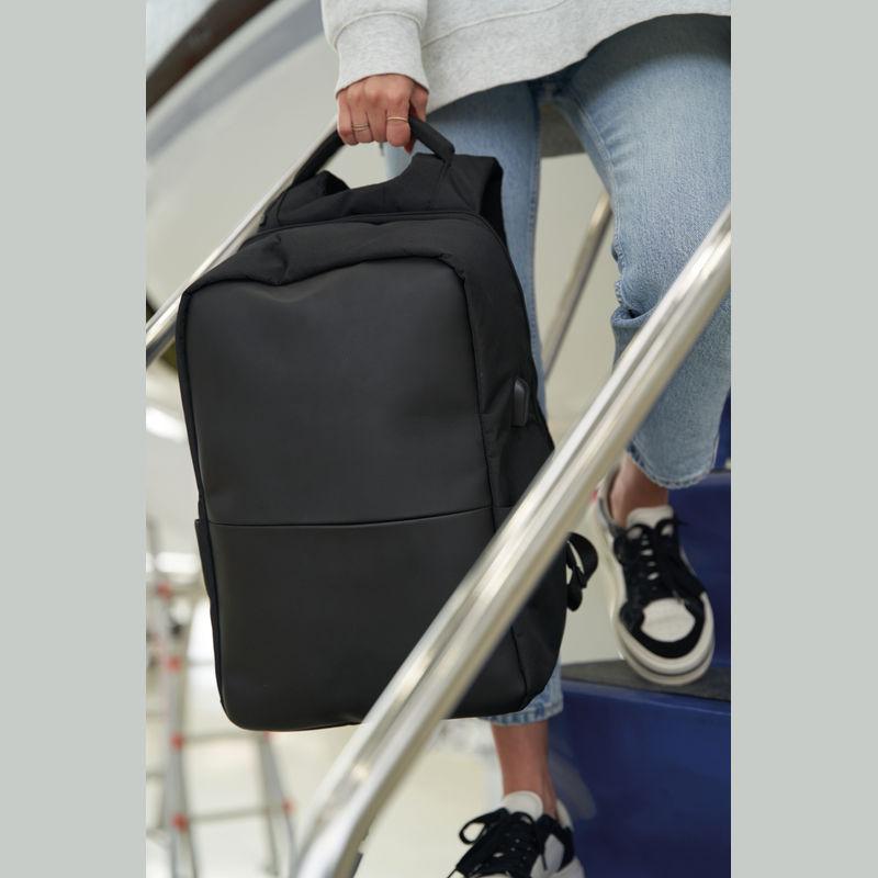Rucsac cu port USB Negru